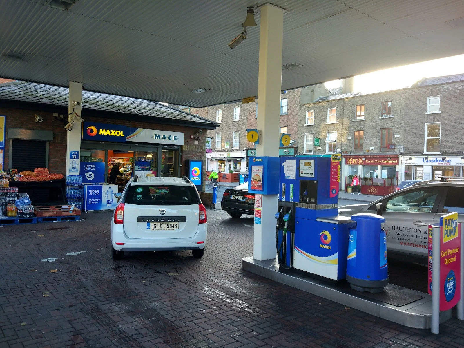 Maxol Service Station Mespil Road, car wash in Dublin 4, Dublin
