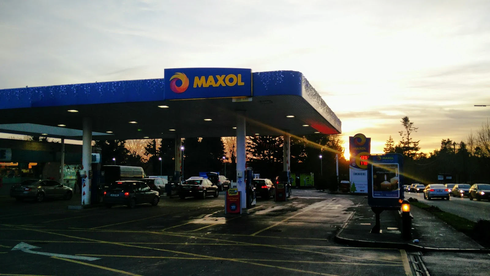 Maxol Service Station Newbridge, car wash in Athgarvan, Kildare
