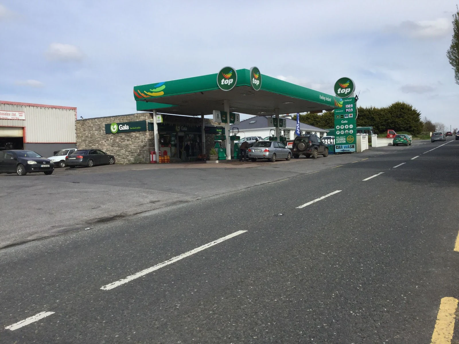 Top Oil Dominic Murphy & Sons Autosales, car wash in Ballyhaunis, Mayo