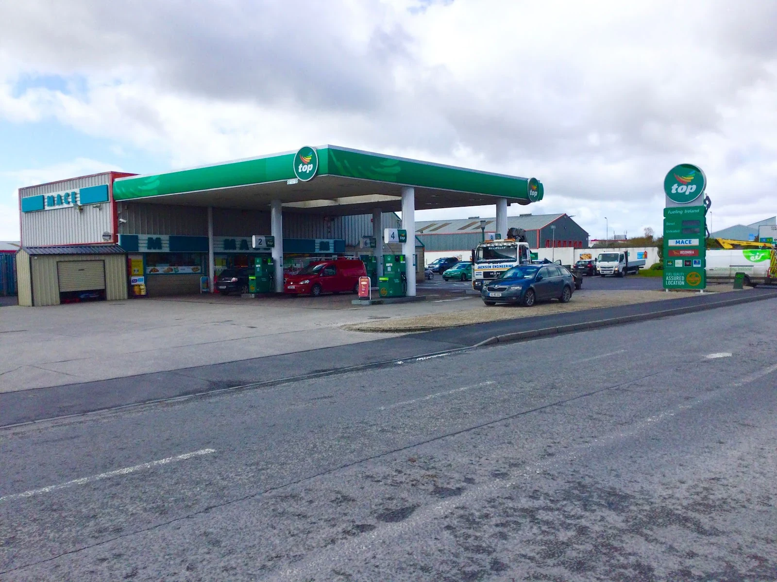 Top Oil Moneen Service Station, car wash in Castlebar, Mayo